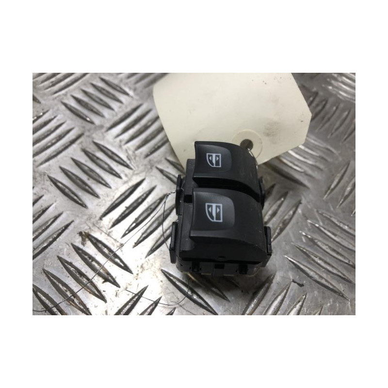 Interrupteur de leve vitre avant gauche RENAULT CLIO 4 PHASE 2 d’occasion