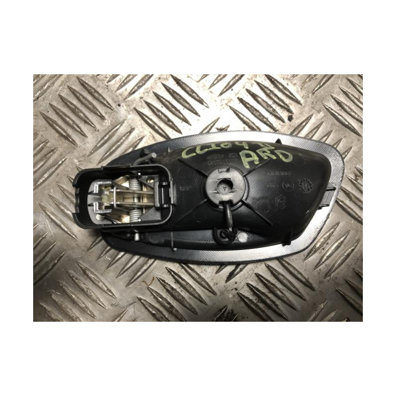Poignee interieur arriere droit RENAULT CLIO 4 PHASE 2 d’occasion