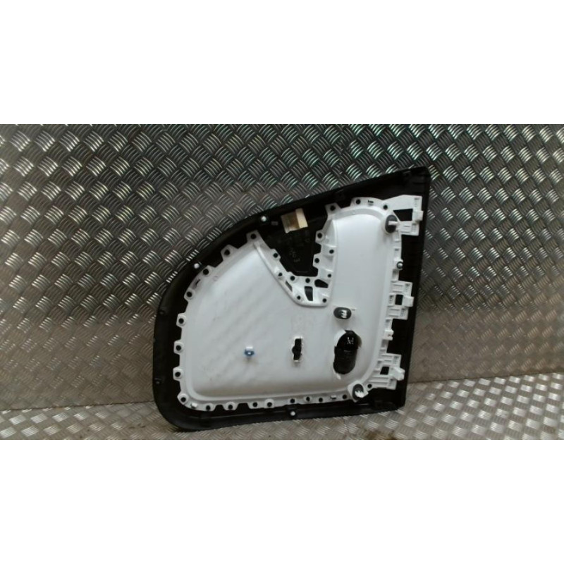 Panneau de porte arriere droit RENAULT TWINGO 3 PHASE 1 d’occasion