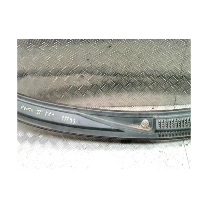 Baie de pare brise FIAT PUNTO 2 PHASE 1 d’occasion