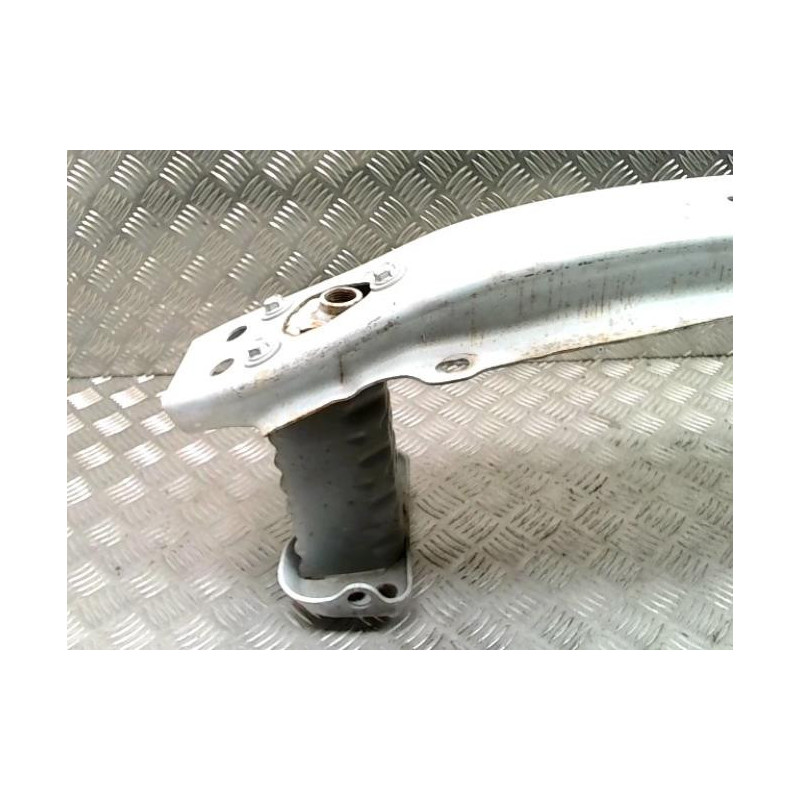 Renfort pare choc avant (traverse) TOYOTA URBAN CRUISER d’occasion