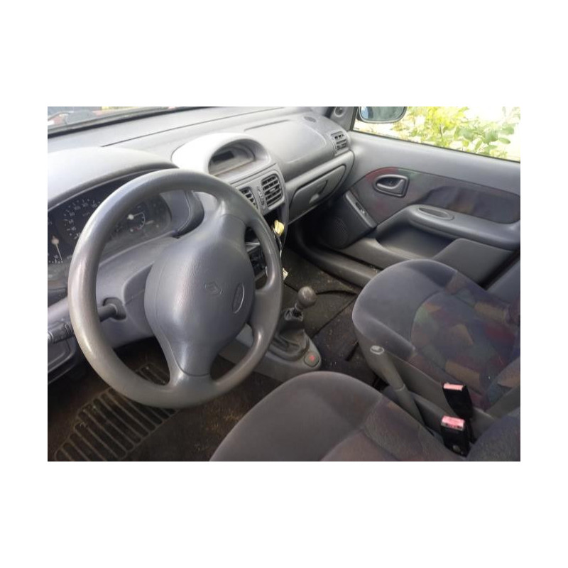 Crochet de remorquage RENAULT CLIO 2 PHASE 1 d’occasion