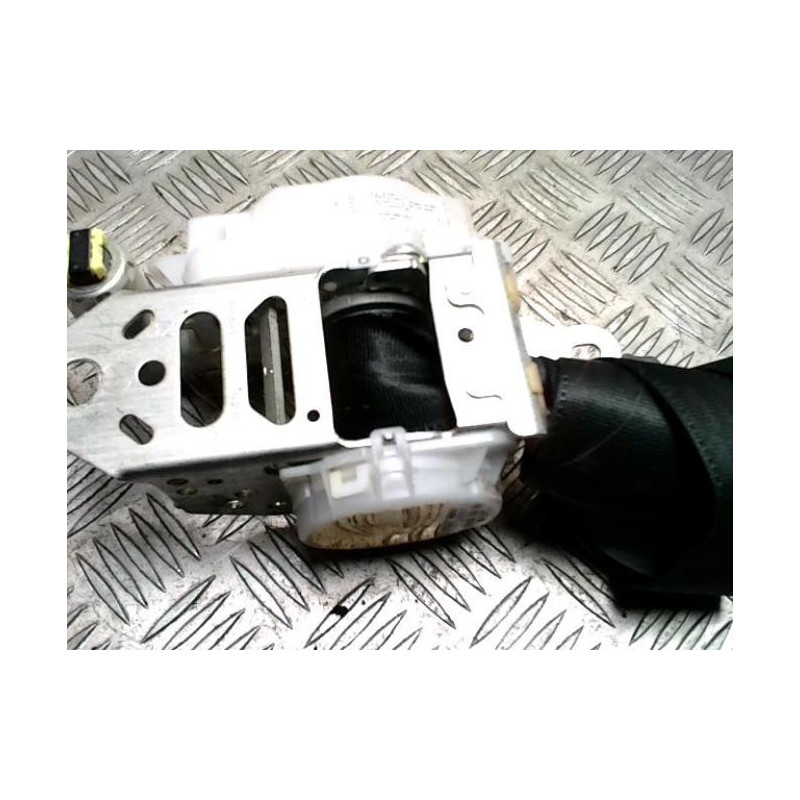 Ceinture avant droit TOYOTA RAV4 3 PHASE 3 d’occasion