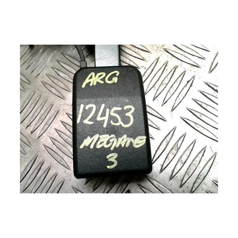 Attache ceinture arriere gauche RENAULT MEGANE 3 PHASE 1 COUPE d’occasion