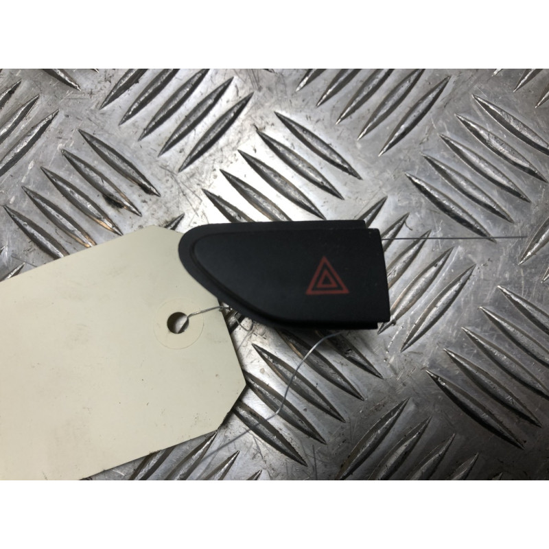 Bouton de warning RENAULT CLIO 4 PHASE 2 d’occasion