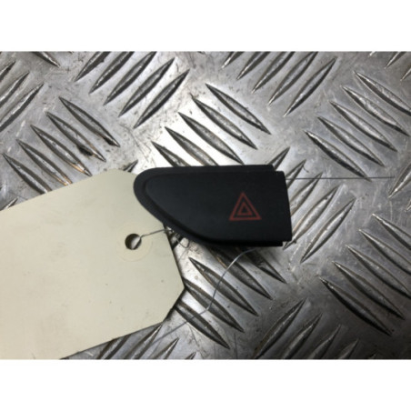 Bouton de warning RENAULT CLIO 4 PHASE 2 d’occasion