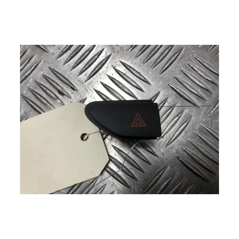 Bouton de warning RENAULT CLIO 4 PHASE 2 d’occasion