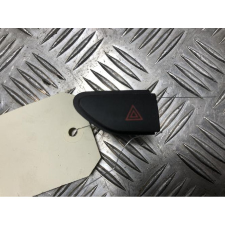 Bouton de warning RENAULT CLIO 4 PHASE 2 d’occasion