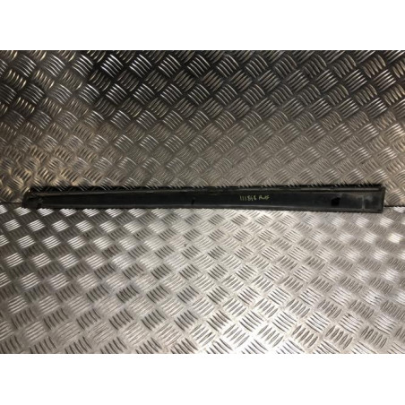 Baguette de porte avant gauche FORD FIESTA 5 PHASE 1 d’occasion