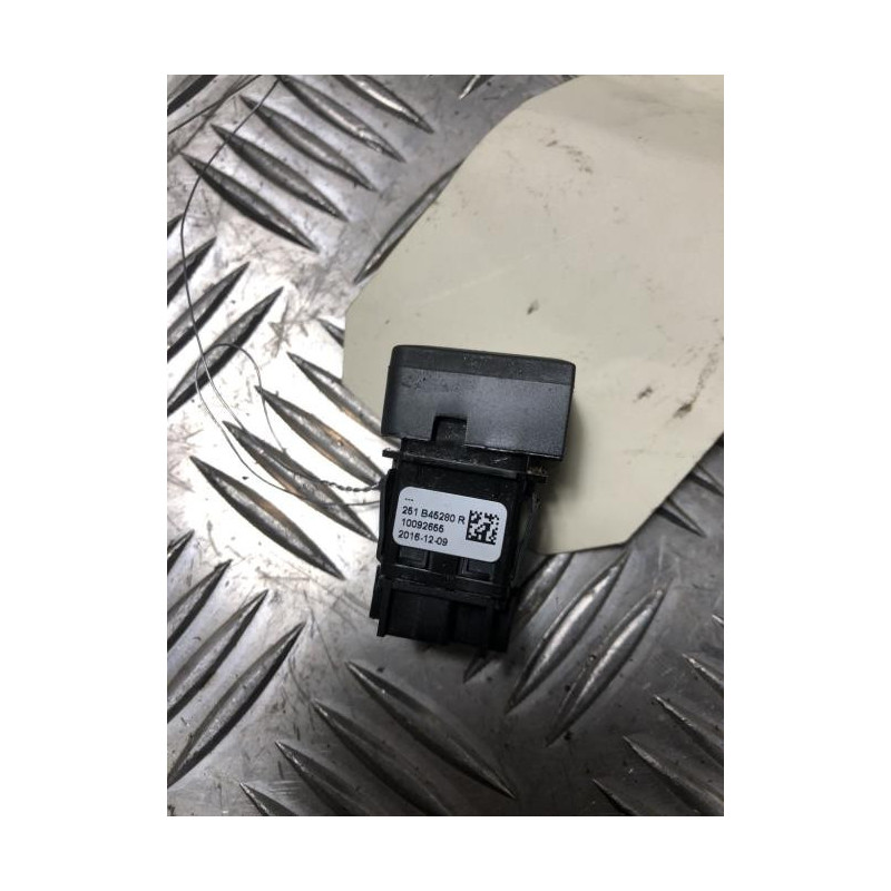 Bouton/Interrupteur RENAULT CLIO 4 PHASE 2 d’occasion