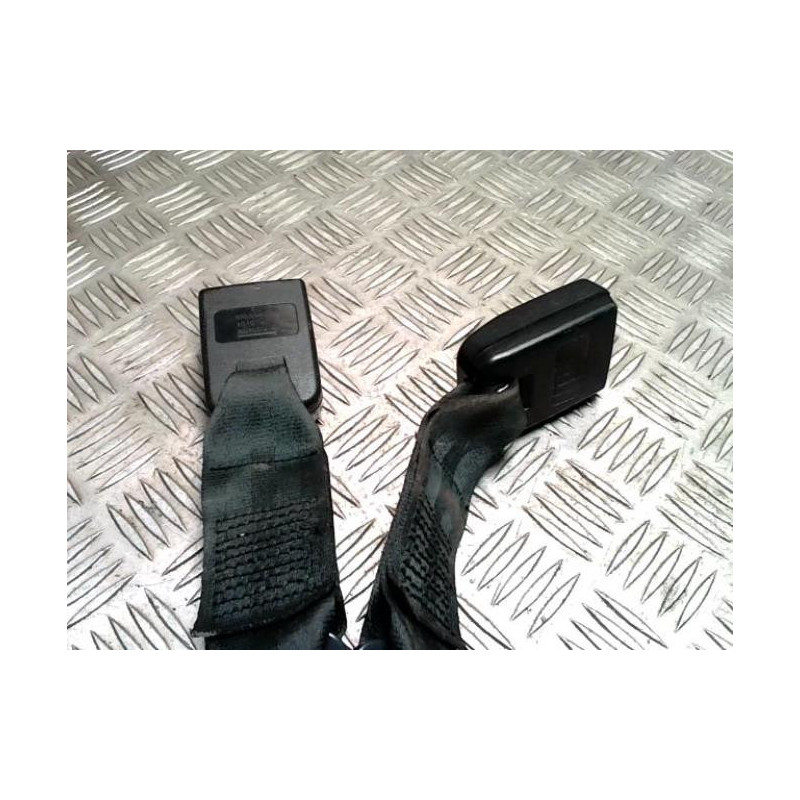 Attache ceinture arriere droit DACIA DUSTER 1 PHASE 1 d’occasion