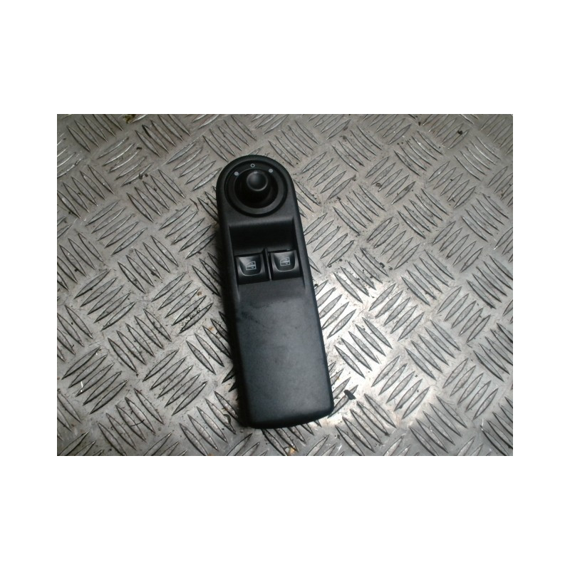Interrupteur de leve vitre avant gauche RENAULT CLIO 4 PHASE 1 d’occasion
