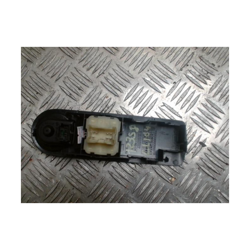 Interrupteur de leve vitre avant gauche RENAULT CLIO 4 PHASE 1 d’occasion