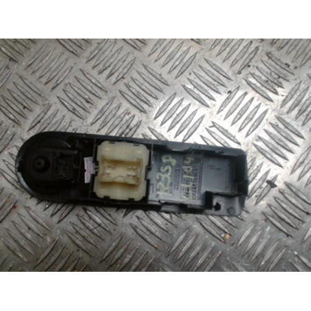 Interrupteur de leve vitre avant gauche RENAULT CLIO 4 PHASE 1 d’occasion