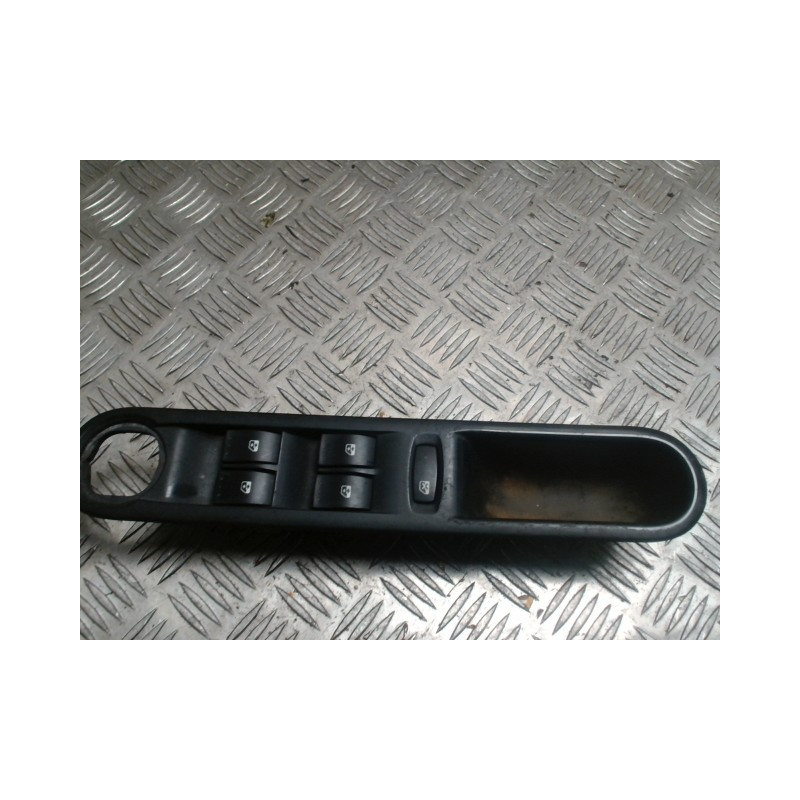 Interrupteur de leve vitre avant gauche RENAULT ESPACE 4 PHASE 1 d’occasion
