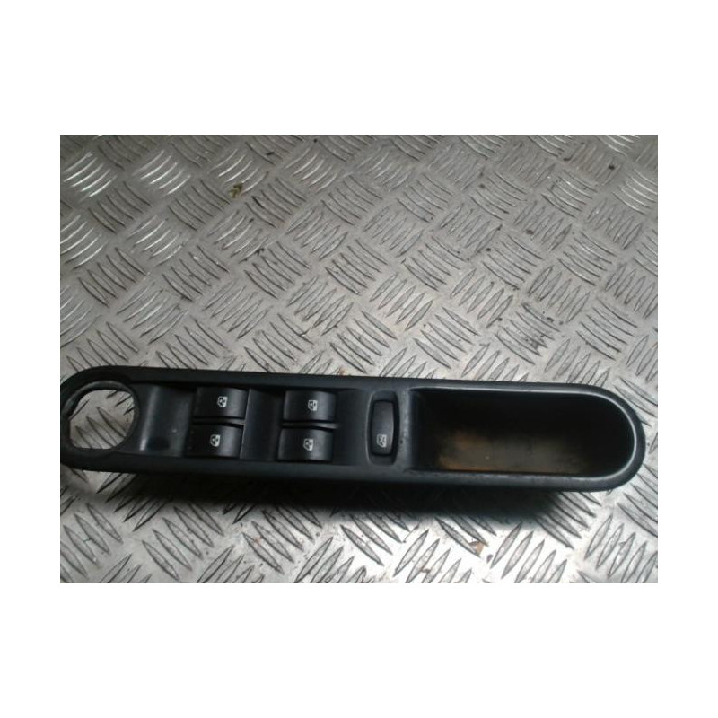 Interrupteur de leve vitre avant gauche RENAULT ESPACE 4 PHASE 1 d’occasion