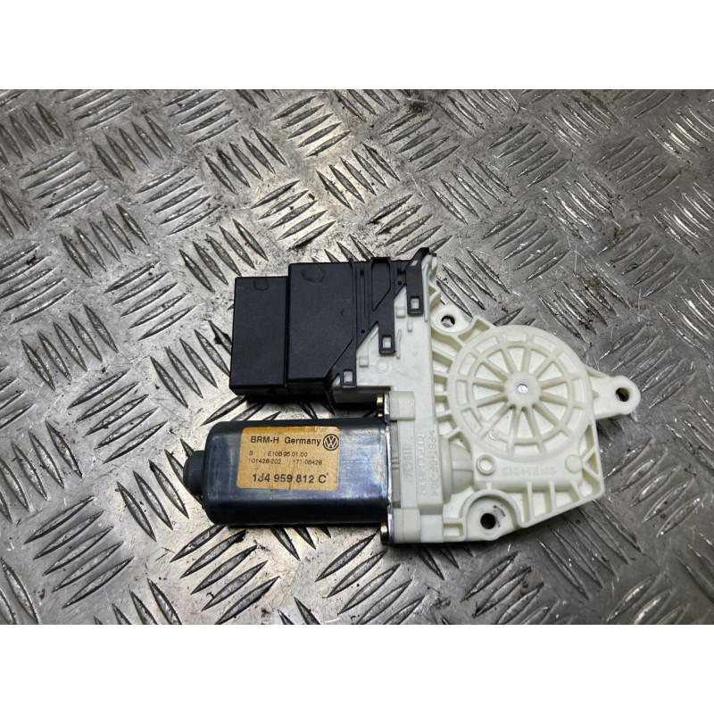 Moteur leve vitre arriere droit VOLKSWAGEN GOLF 4 d’occasion