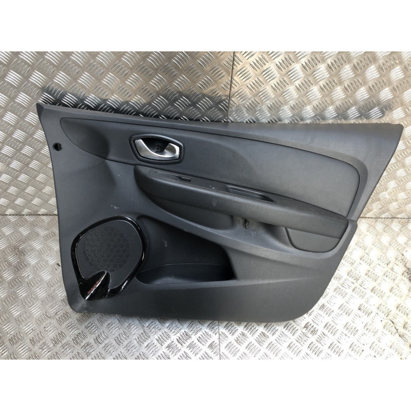 Panneau de porte avant droit RENAULT CLIO 4 PHASE 2 d’occasion