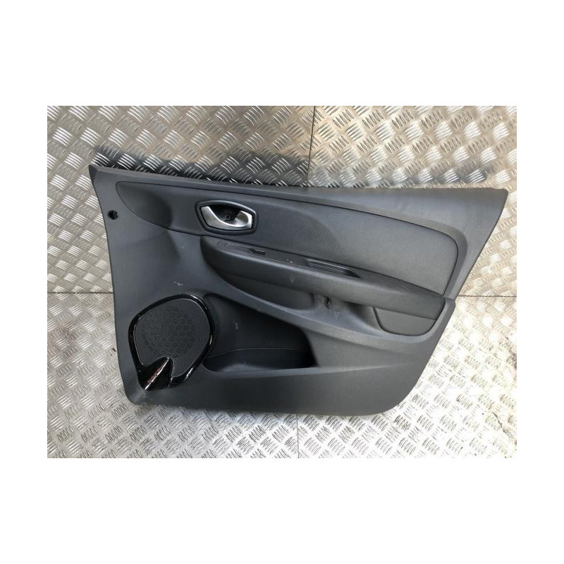 Panneau de porte avant droit RENAULT CLIO 4 PHASE 2 d’occasion