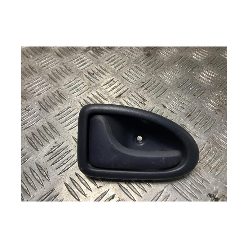 Poignee interieur arriere gauche RENAULT CLIO 2 PHASE 2 d’occasion