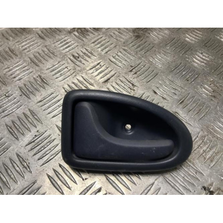 Poignee interieur arriere gauche RENAULT CLIO 2 PHASE 2 d’occasion