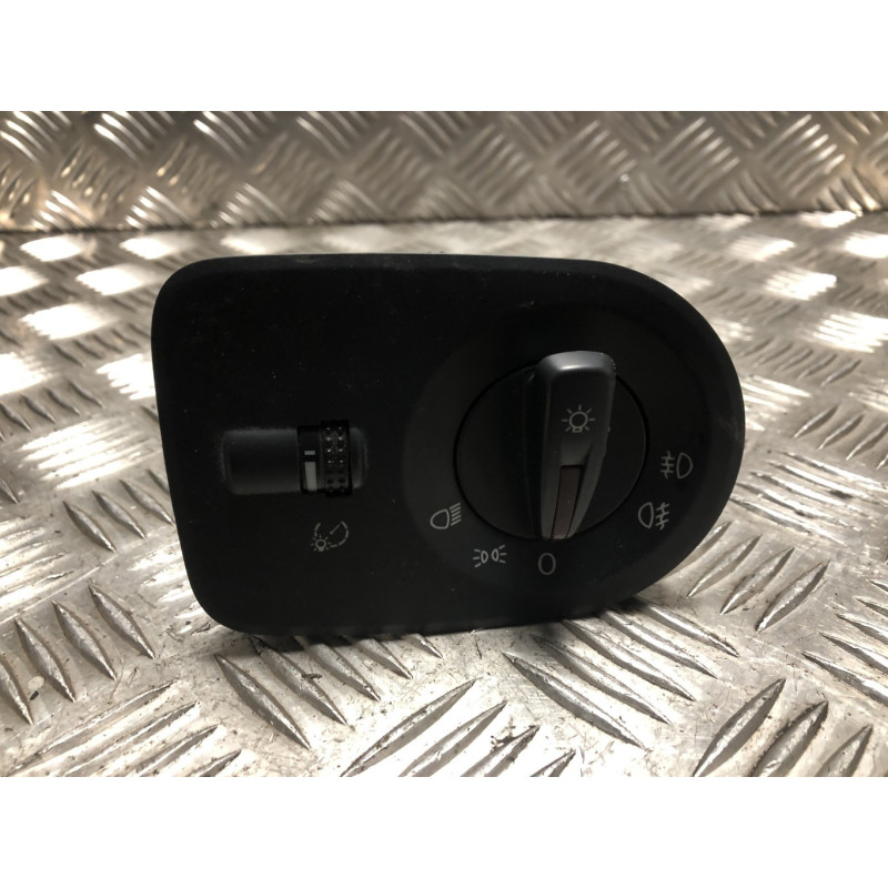 Commande de phare SEAT IBIZA 4 PHASE 2 d’occasion