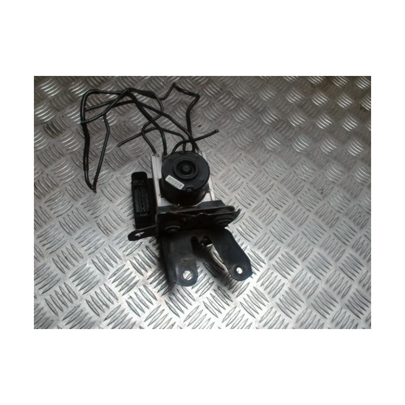Bloc ABS (freins anti-blocage) TOYOTA YARIS 2 PHASE 1 d’occasion