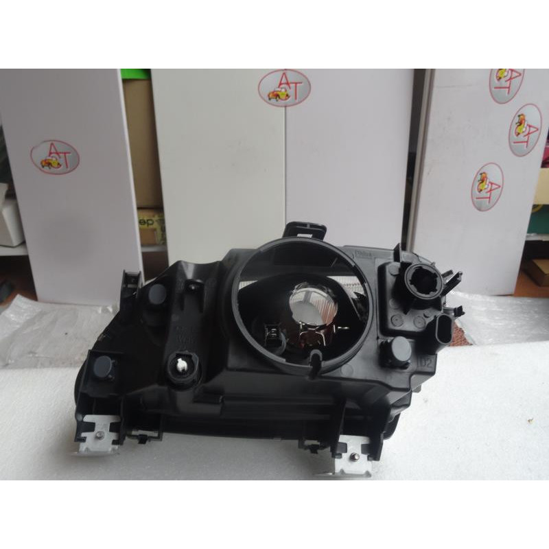 Optique avant principal droit (feux)(phare) RENAULT  d’occasion