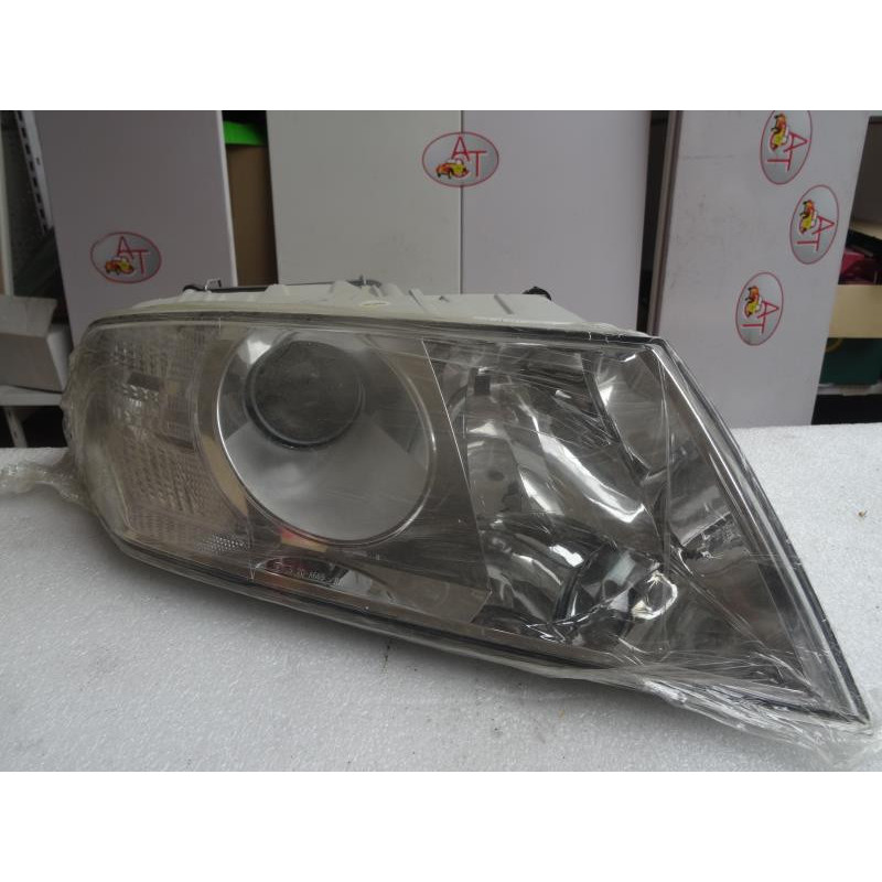 Optique avant principal droit (feux)(phare) SKODA  d’occasion
