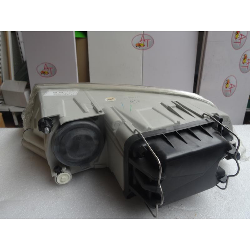 Optique avant principal droit (feux)(phare) SKODA  d’occasion