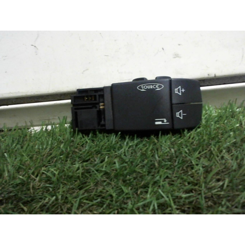 Commande autoradio RENAULT TWINGO II PHASE 1 d’occasion