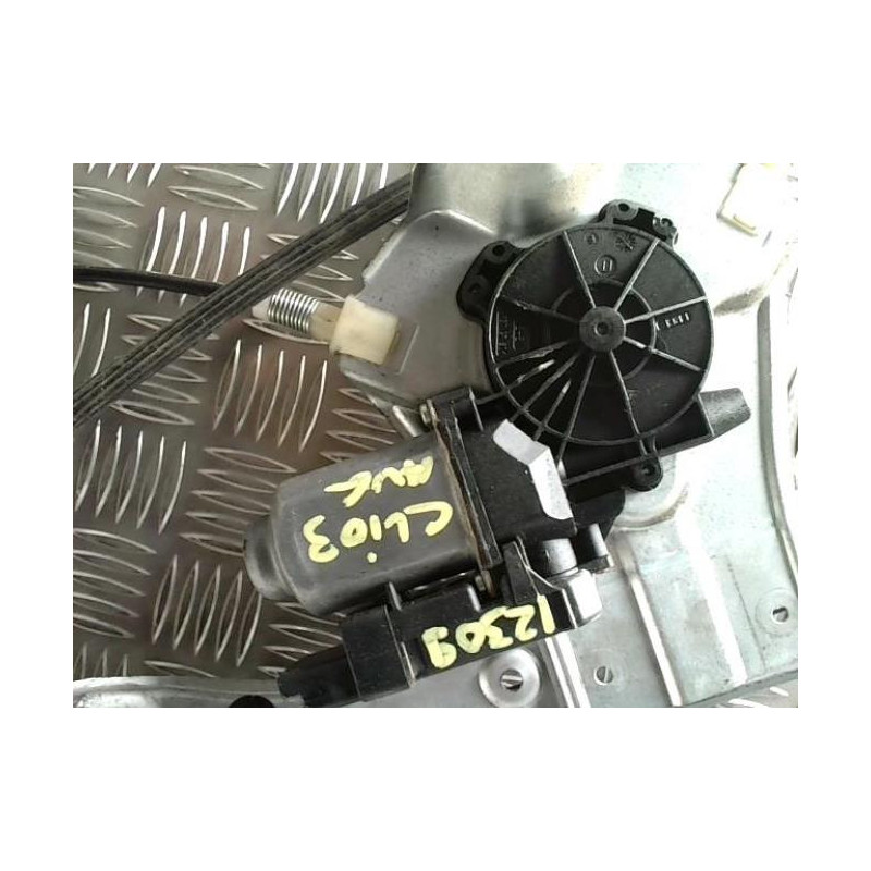 Leve vitre electrique avant gauche RENAULT CLIO 3 PHASE 1 BREAK d’occasion
