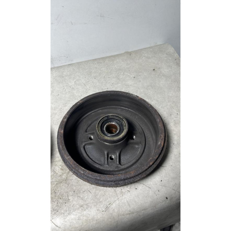 Tambour arriere droit RENAULT CLIO 3 PHASE 1 d’occasion