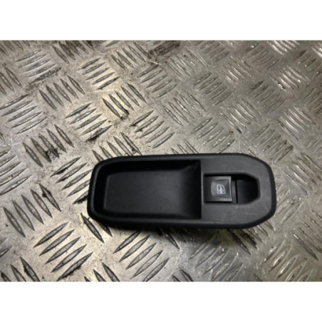 Interrupteur de leve vitre avant droit DACIA DUSTER 2 PHASE 1 d’occasion
