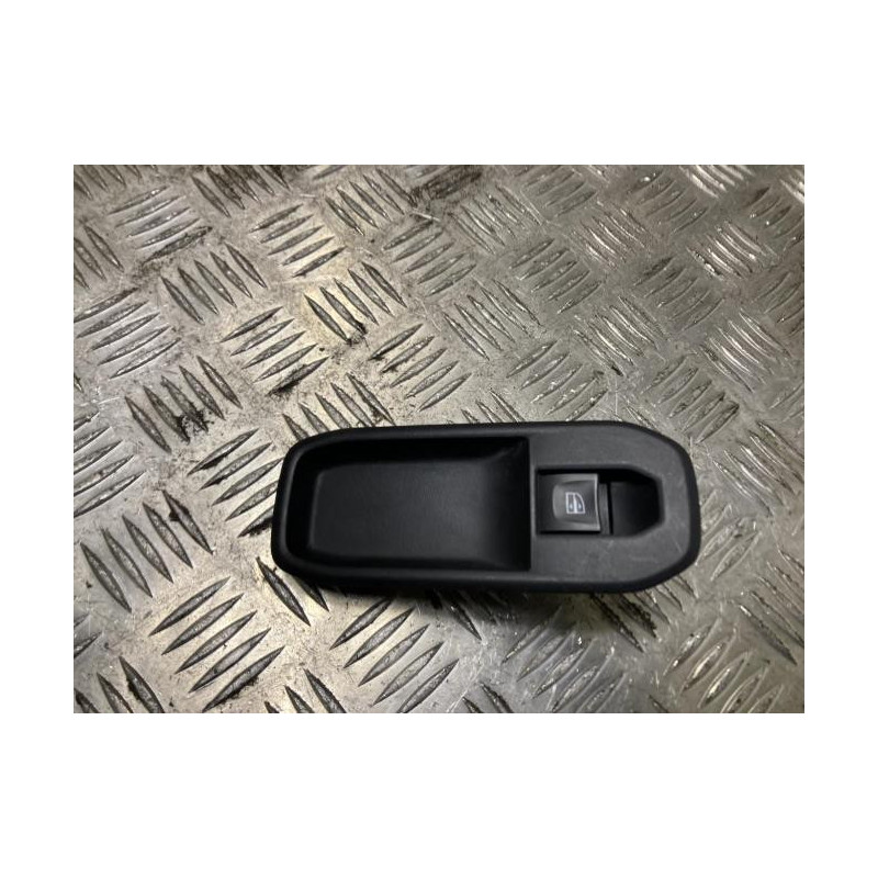 Interrupteur de leve vitre avant droit DACIA DUSTER 2 PHASE 1 d’occasion