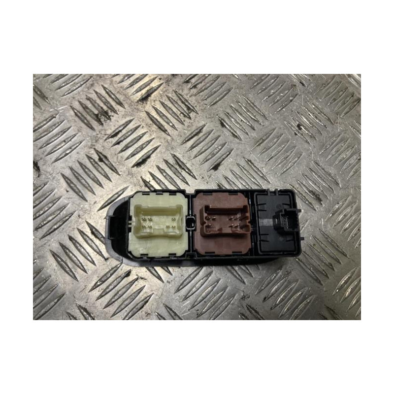 Interrupteur de leve vitre avant gauche DACIA DUSTER 2 PHASE 1 d’occasion