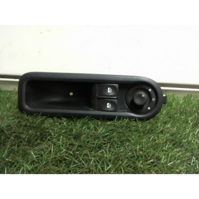 Interrupteur de leve vitre avant gauche RENAULT TWINGO II PHASE 1 d’occasion