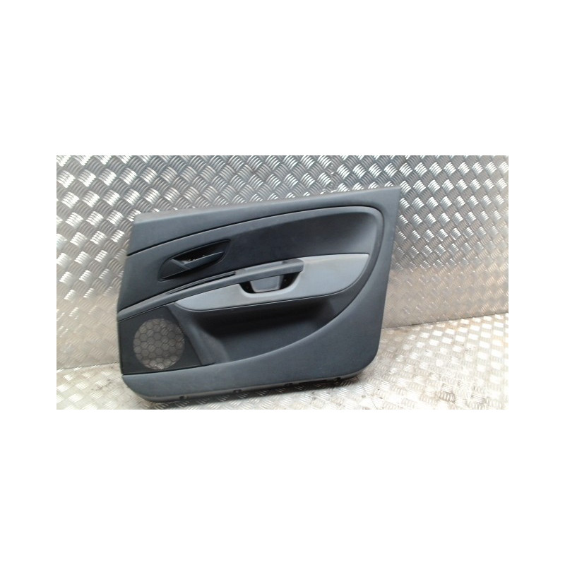 Panneau de porte avant droit FIAT GRANDE PUNTO d’occasion