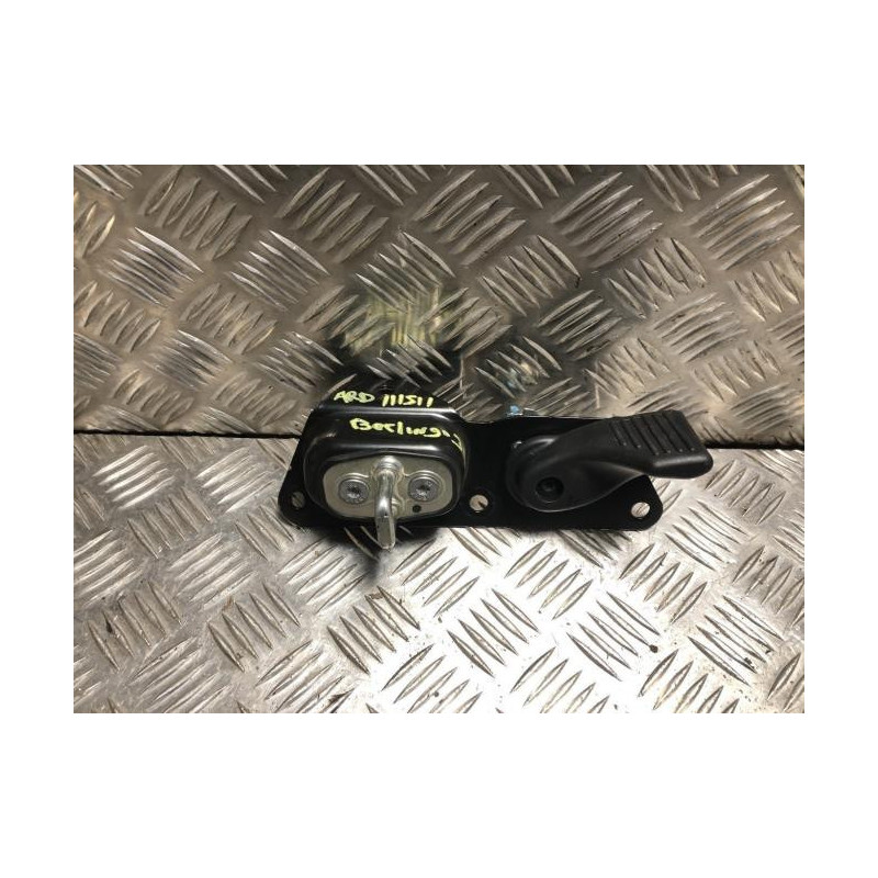 Poignee interieur porte de coffre droite CITROEN BERLINGO 3 M PHASE 1 d’occasion