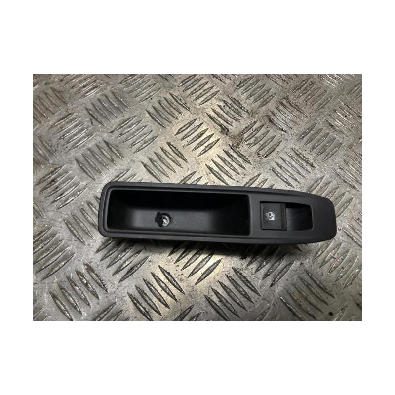 Interrupteur de leve vitre arriere gauche RENAULT CAPTUR 2 PHASE 1 d’occasion