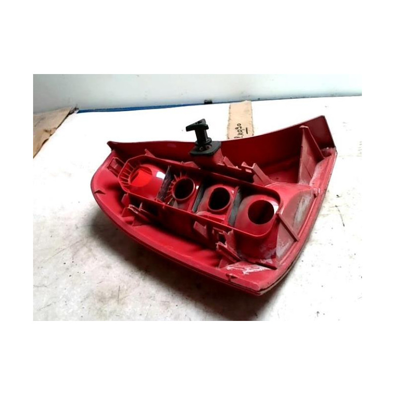 Feu arriere secondaire droit (feux) RENAULT CLIO 2 PHASE 1 d’occasion