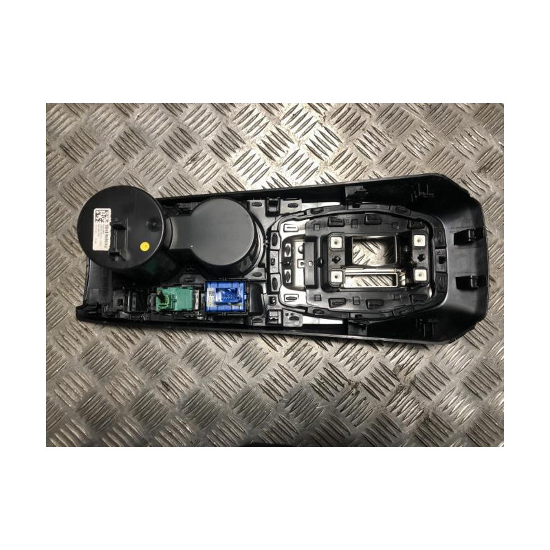 Console central (interieur plastique) PEUGEOT 2008 2 d’occasion