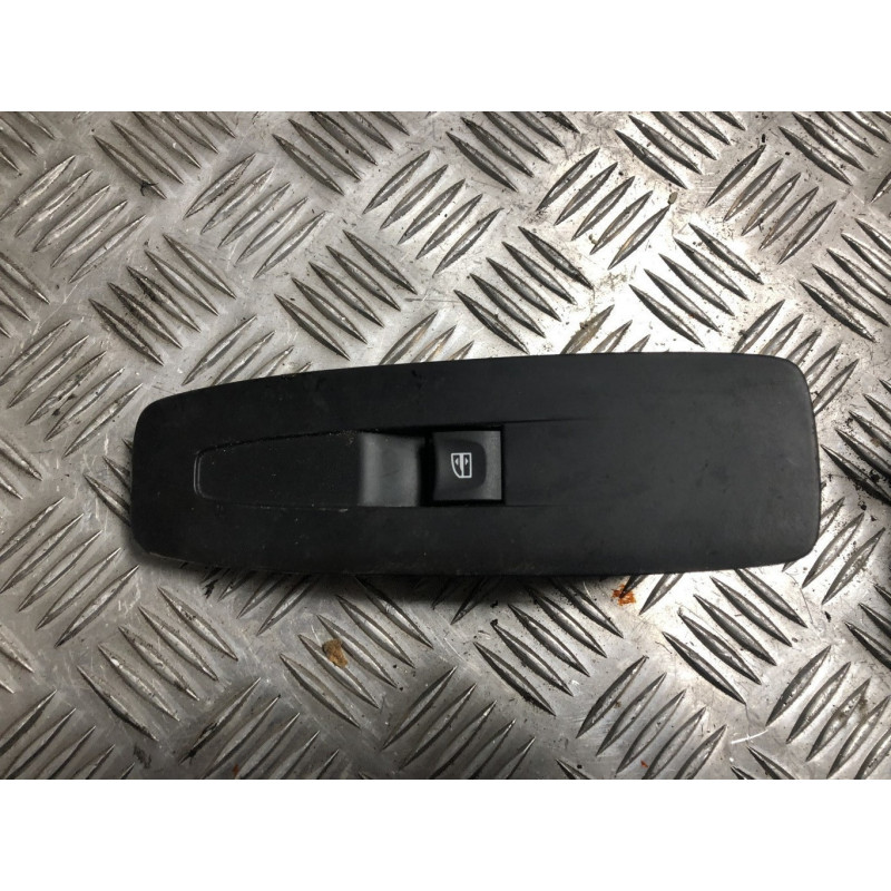 Interrupteur de leve vitre avant droit RENAULT MEGANE 4 PHASE 1 d’occasion