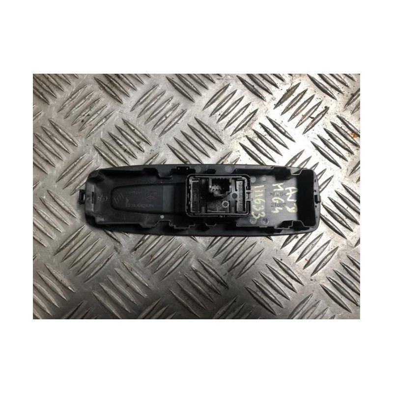 Interrupteur de leve vitre avant droit RENAULT MEGANE 4 PHASE 1 d’occasion