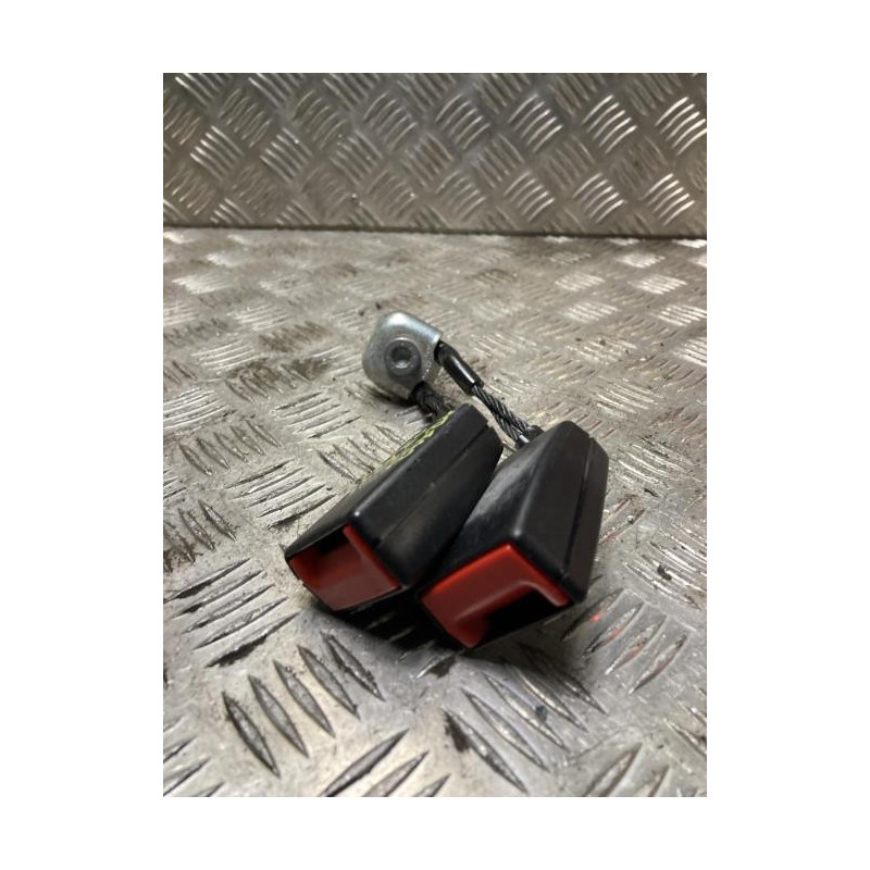 Attache ceinture arriere gauche VOLKSWAGEN POLO 5 PHASE 1 d’occasion