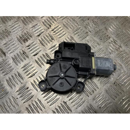 Moteur leve vitre arriere gauche VOLKSWAGEN POLO 5 PHASE 1 d’occasion