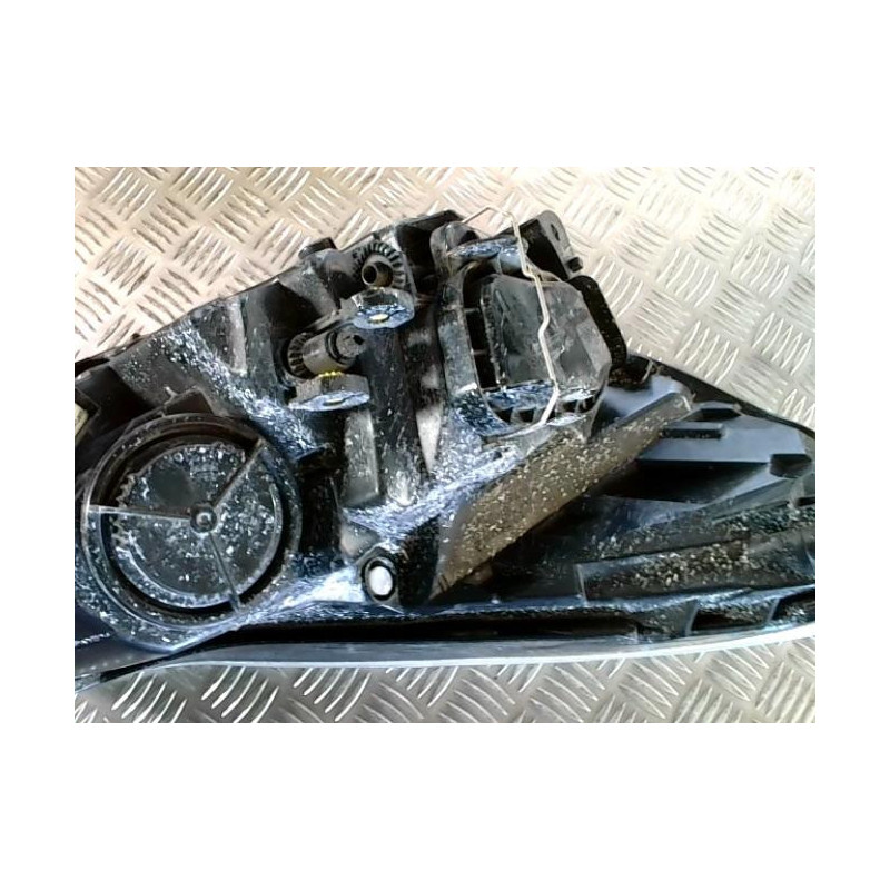 Optique avant principal droit (feux)(phare) OPEL CORSA D PHASE 1 d’occasion