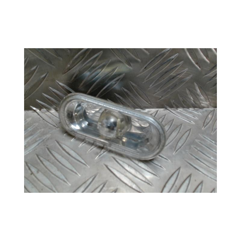 Repetiteur clignotant avant droit  (Feux) VOLKSWAGEN FOX d’occasion
