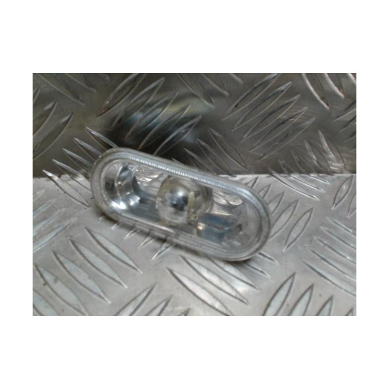 Repetiteur clignotant avant droit  (Feux) VOLKSWAGEN FOX d’occasion