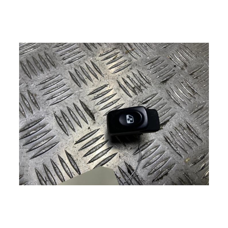 Interrupteur de leve vitre avant droit RENAULT KANGOO 1 PHASE 2 d’occasion